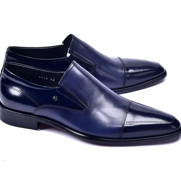 corrente_c_cap_toe_loafer_1-2.webp Shop Corrente C1401-3519 Cap Toe Loafers Navy