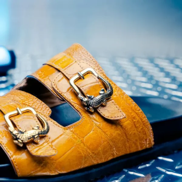mauri__reef_alligator_amp_4-1.webp Fashion Mauri 5199 Reef Alligator & Ostrich Leg Sandal Toffee